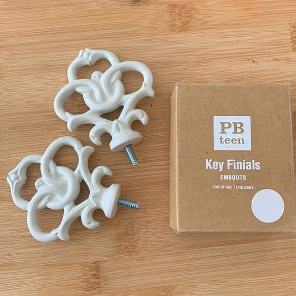 Pottery Barn Teen NIB Set of 2 Antique White Key Window Embouts Finials - Picture 1 of 9